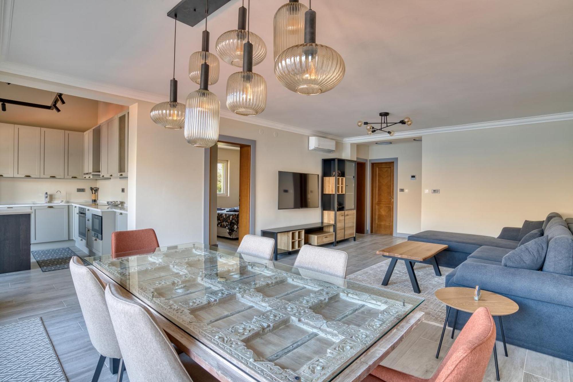 Luxurious 3-Bedroom Apartment By Mn Property Kotor Exterior foto