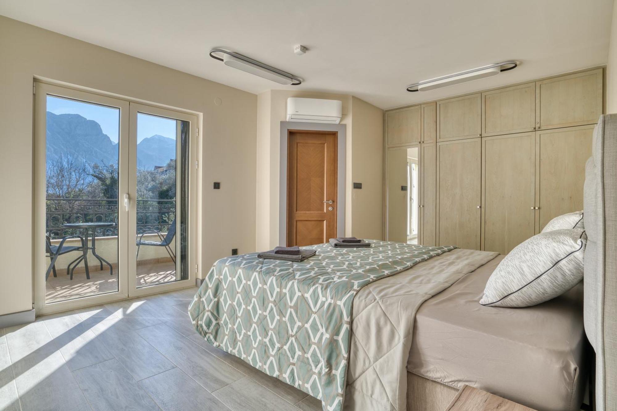 Luxurious 3-Bedroom Apartment By Mn Property Kotor Exterior foto